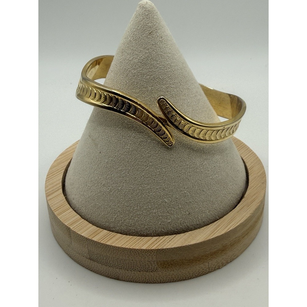 Vintage Gold Tone Clamper Bracelet Hinged Textured Size 7.25"